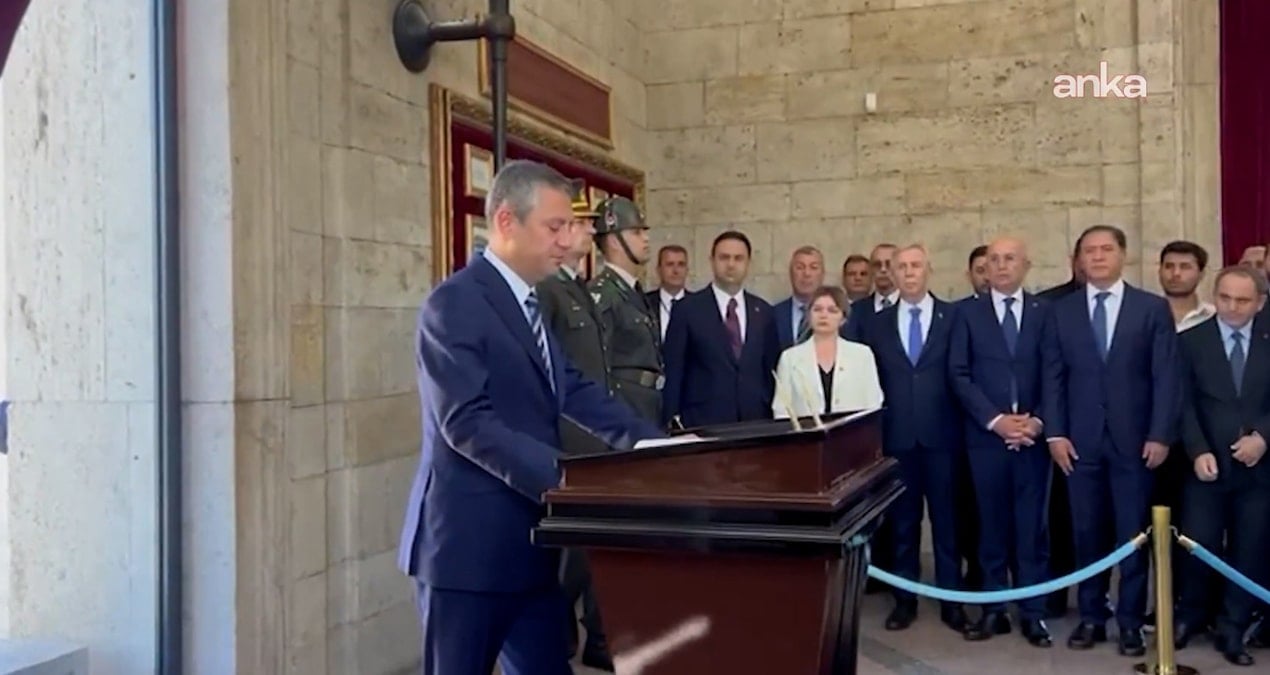 gozler ozgur ozeldeydi anitkabir ozel defterine bunlari yazdi 3sgzSwte