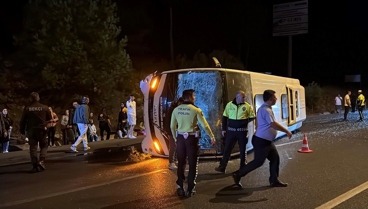 havalimani otobusu devrildi 5 yarali iE6RGBgF