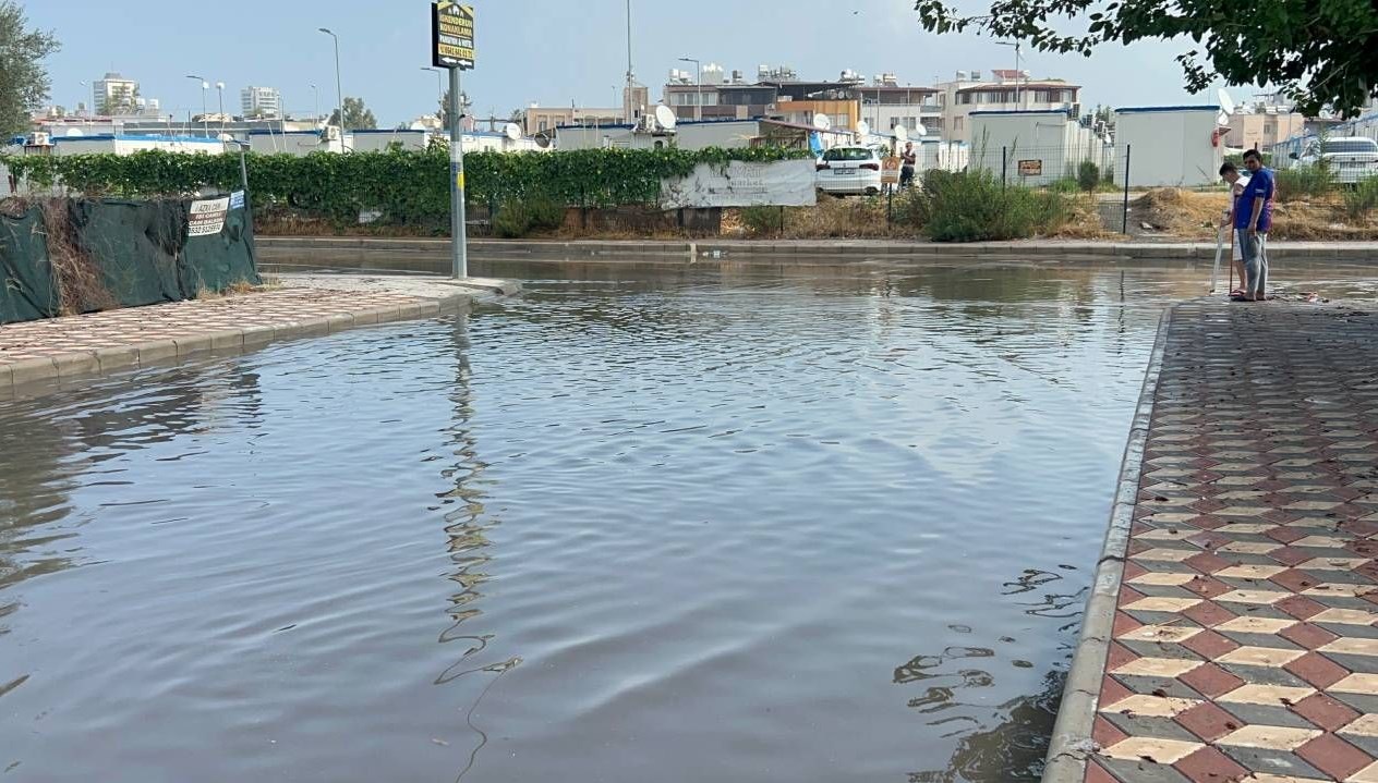iskenderunu saganak yagis vurdu txhNvOYu