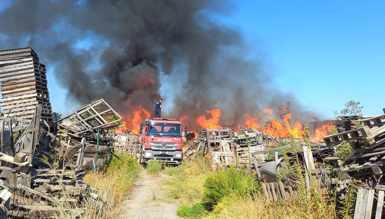 manisada palet fabrikasinda yangin TEakJtNG