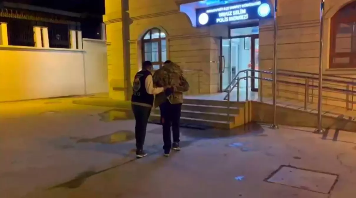 istanbulda genc kiza otobus duraginda sozlu taciz r3FAurL4