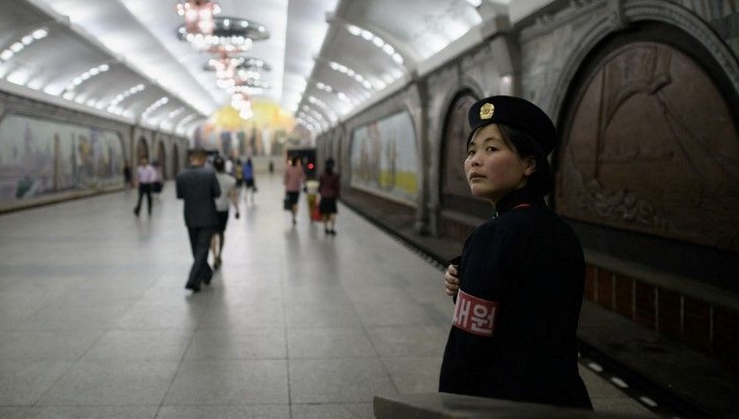 kuzey korede burjuva gogus avi kadinlara zorla estetik kontrolu YP9ZhOTl