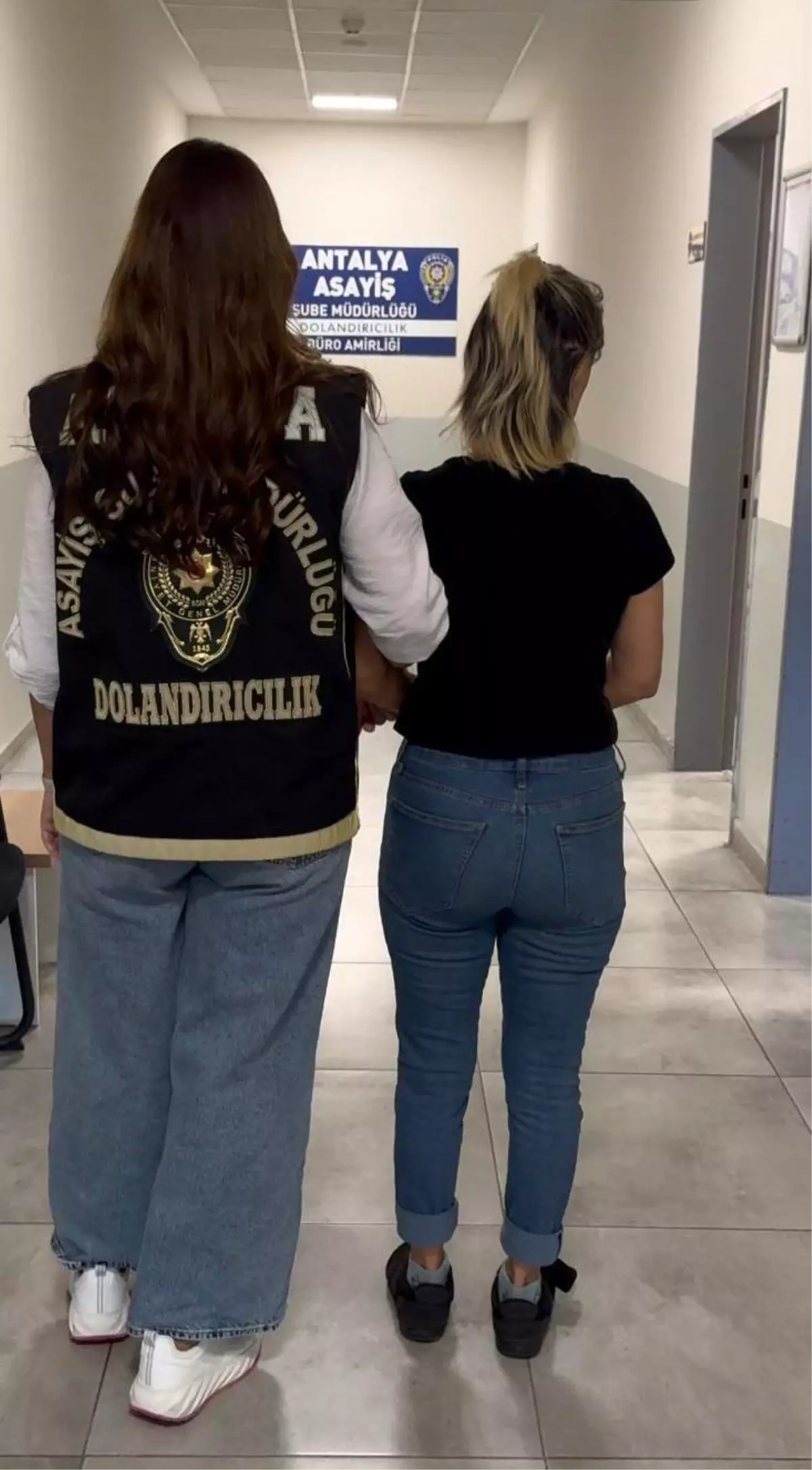 sahte altin satmaya calisan kadin tutuklandi W6iMDDFD.jpg