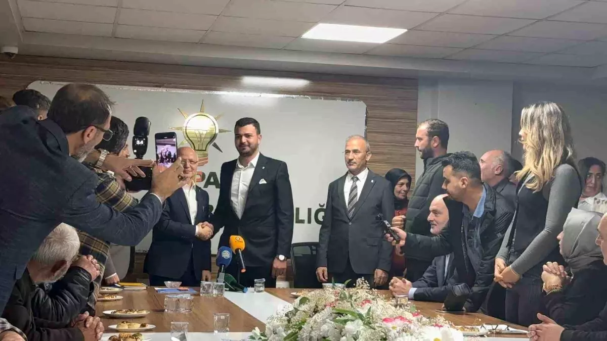 bursa gemlikte ak partiye 800 yeni uye katildi qVHDJIaj.jpg