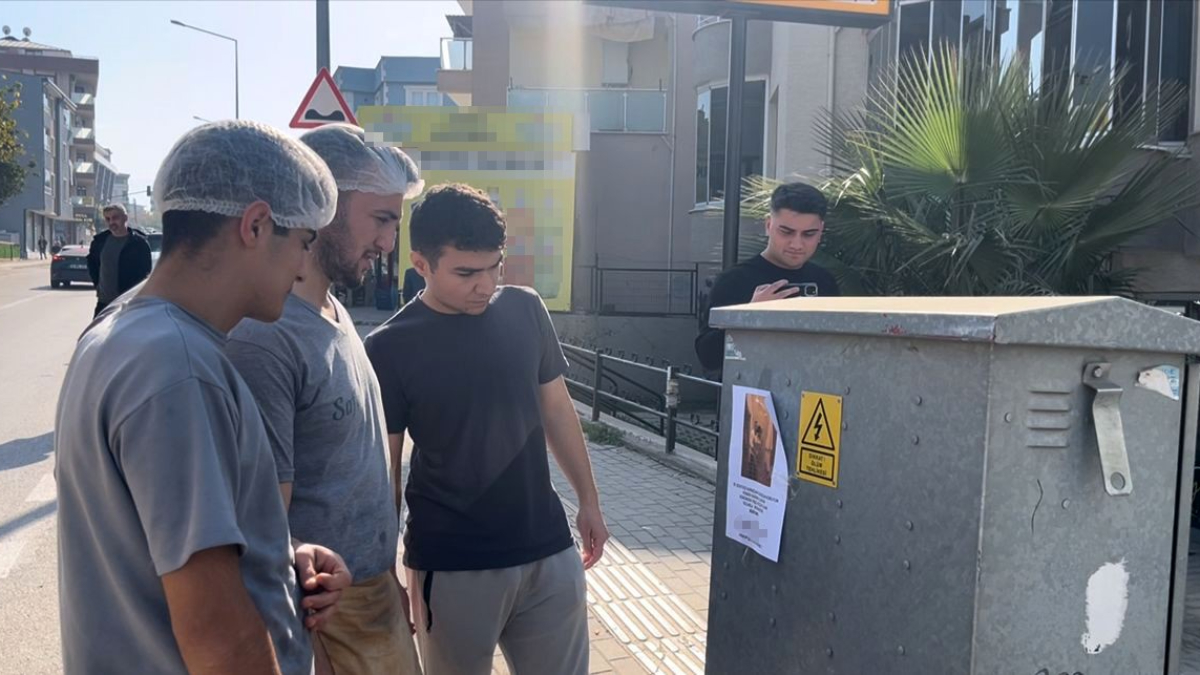 bursadan bir tanidiginin fotografini her yere asti kizlarinizi bu adamdan uzak tutun prervyiZ.jpg