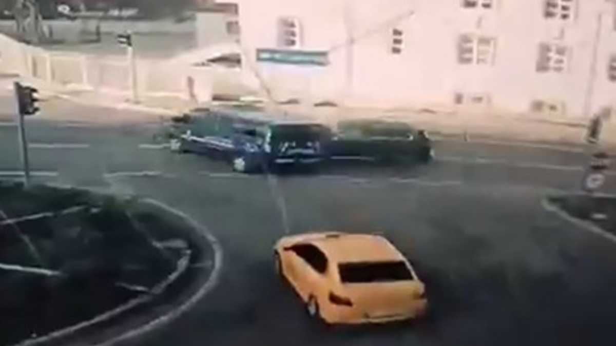 gumushanede jandarma minibusune makam araci carpti 2 asker yaralandi t1n1uWmi.jpg