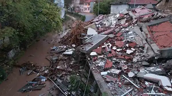 ust uste depremler yasayan sindirgi esnafindan borc odemelerinin ertelenmesi talebi KYyXfHFn.jpg