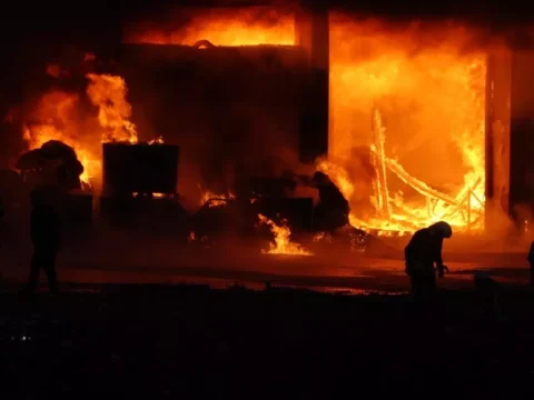 Trabzon’daki Fındık Fabrikasındaki Yangın Kontrol Altına Alındı