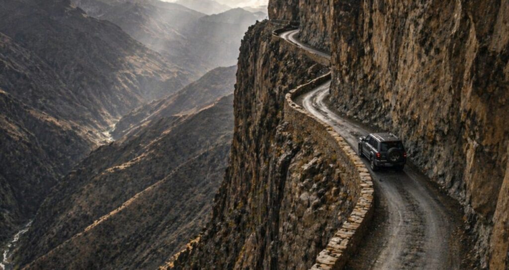 daglarin-icini-oyarak-yaptilar-bu-yoldan-gecmek-isteyen-iki-kez-dusunuyor-t1u5dAxb