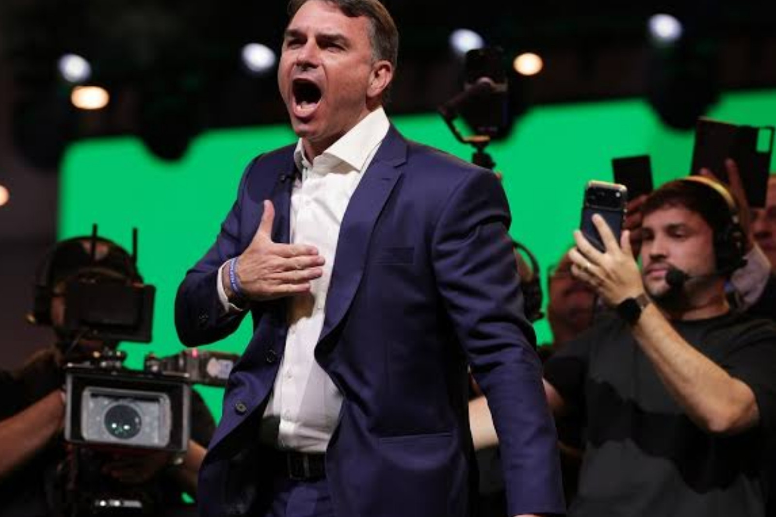 Eski Brezilya Devlet Başkanı Jair Bolsonaro’nun oğlu Senatör Flavio Bolsonaro cumhurbaşkanı adayı oldu Haber gorseli